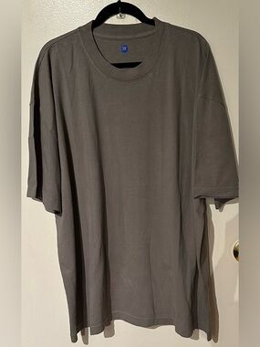 Yeezy Men's Short Sleeve Crew Tee in Dark Gray